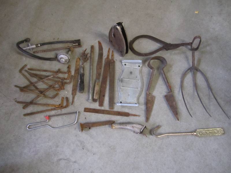 lot 164 image: Lot of Misc Vintage Pieces Etc....