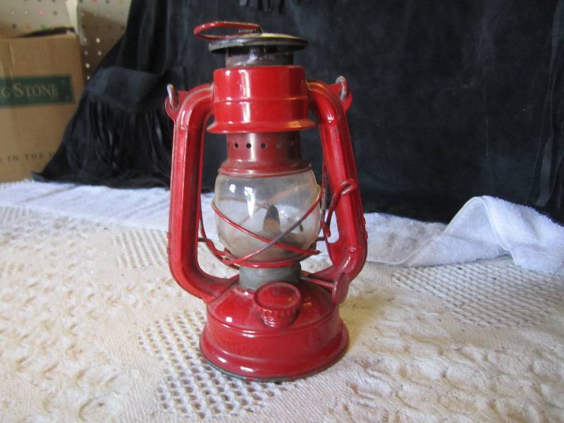 lot 173 image: Winged Wheel No.350 Lantern Made in...