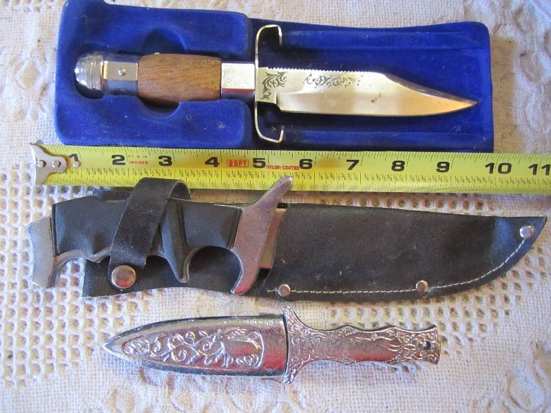 lot 179 image: Lot of 3 Knives...