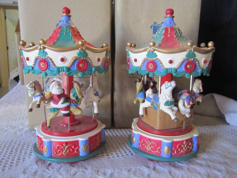 lot 185 image: Lot of 2 Avon Santas Caroling Caro...