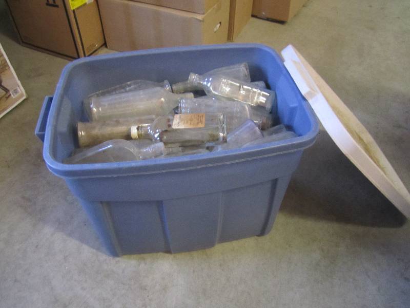 lot 187 image: Tote with Lid Full of Misc Vintage ...