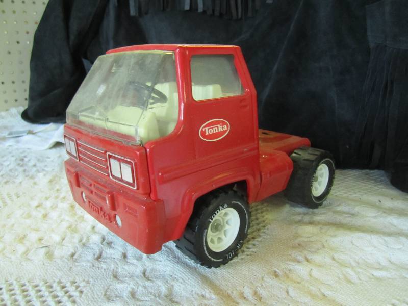 lot 220 image: Vintage Tonka Truck...