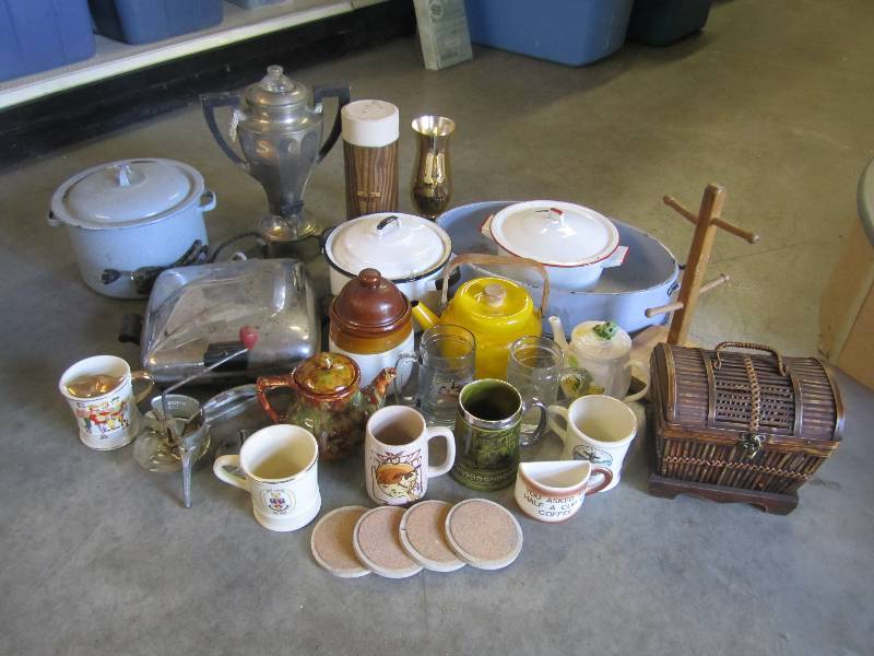 lot 251 image: Large Lot of Various Vintage Misc a...