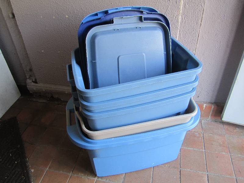 lot 266 image: Lot of 5 Totes with Lids...