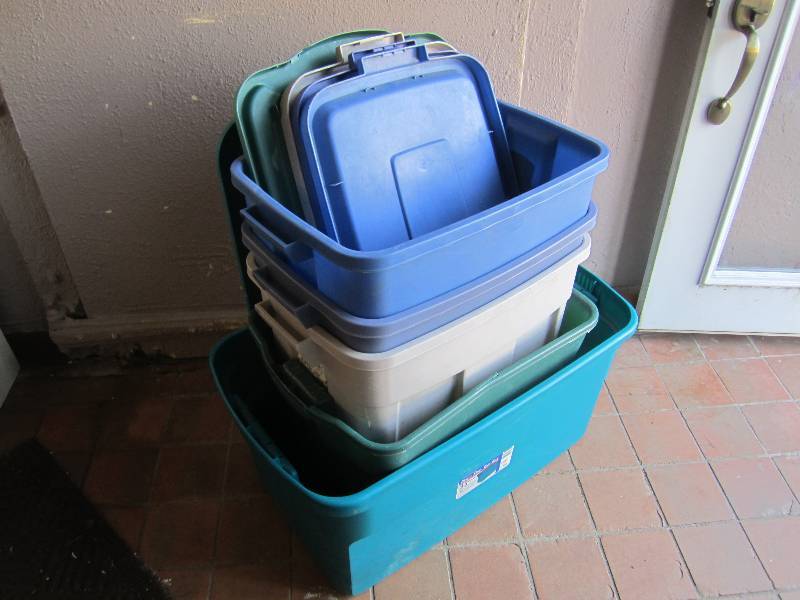 lot 268 image: Lot of 5 Totes with Lids...