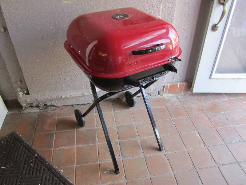lot 270 image: Aussie Charcoal Grill Folds for sto...