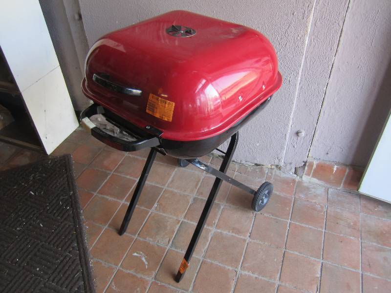 lot 271 image: Aussie Charcoal Grill Folds for sto...