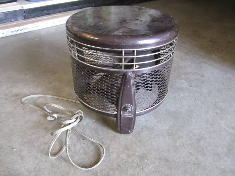 lot 288 image: Vintage Fan Blows Air 360 Degrees. ...