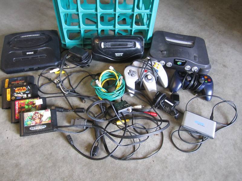 lot 289 image: Lot of Video Game Systems Games Con...