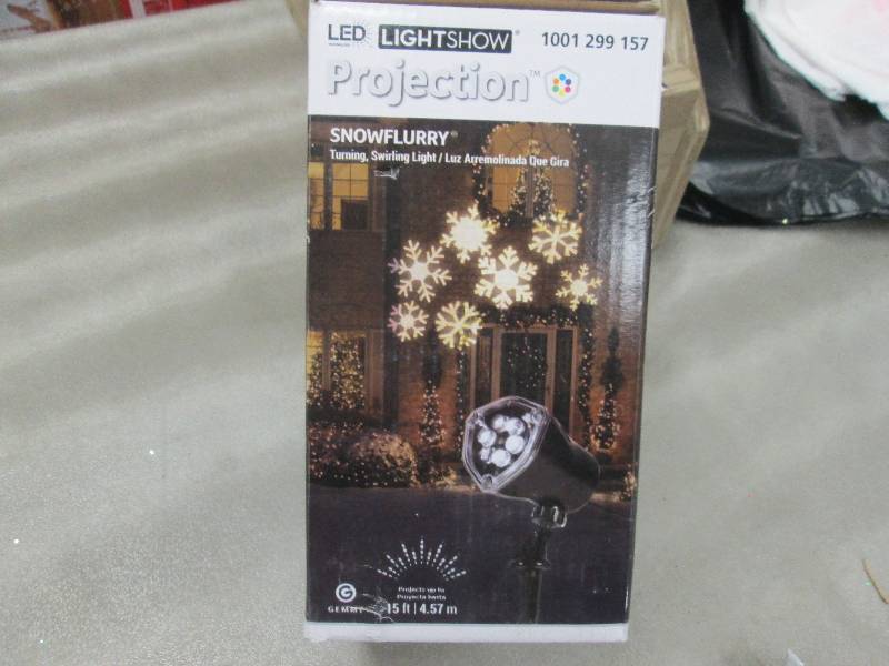 lot 79 image: Light Show Projection Ornate SnowFl...