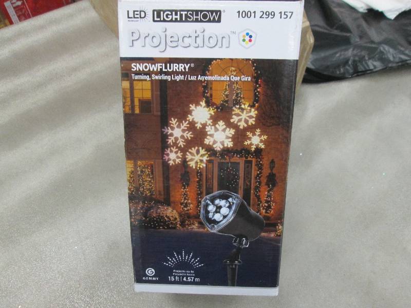 lot 84 image: Light Show Projection Ornate SnowFl...