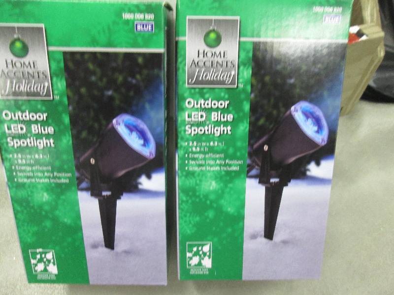 lot 89 image: Lot of 2 Home Accents Holiday 3.5 i...