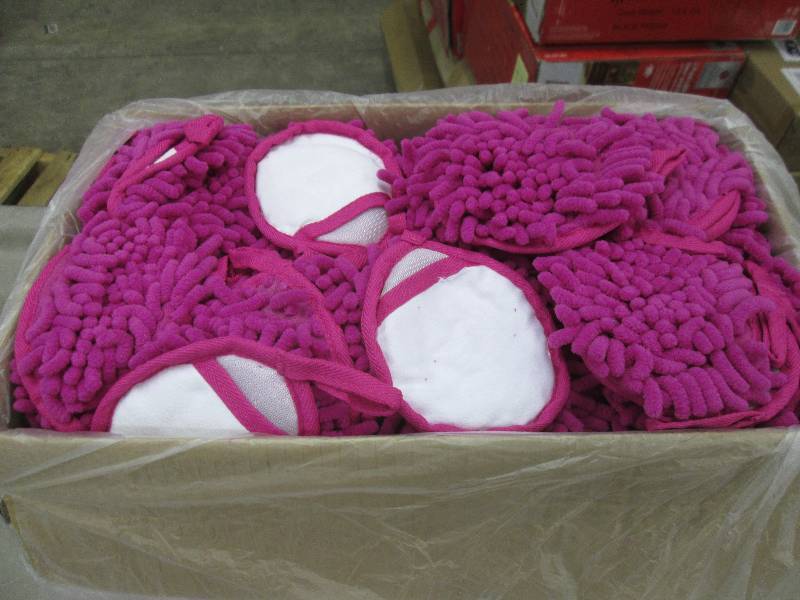 lot 101 image: Case of 200 Frizzy Finger Pink Dust...