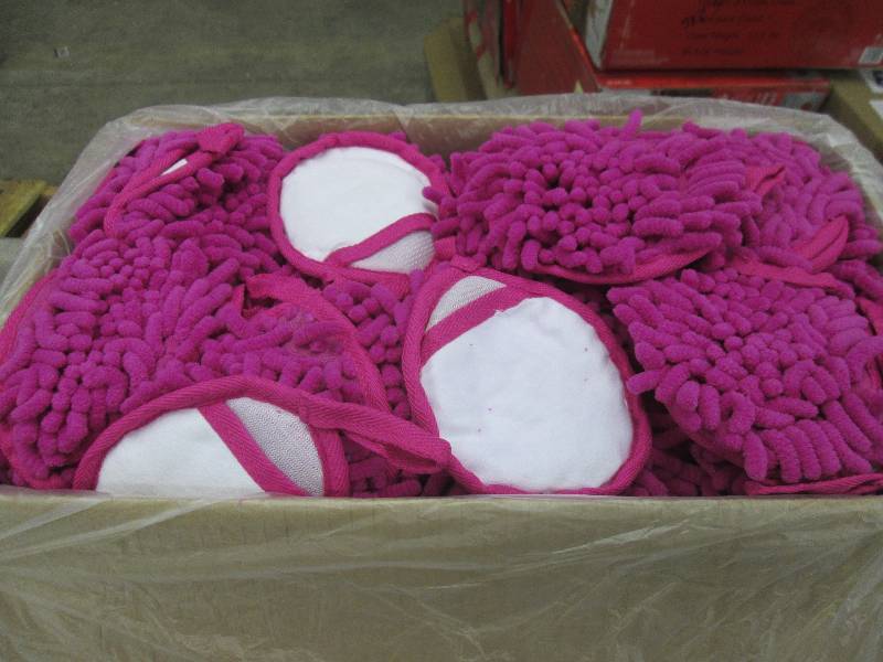 lot 104 image: Case of 200 Frizzy Finger Pink Dust...