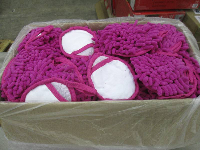lot 105 image: Case of 200 Frizzy Finger Pink Dust...