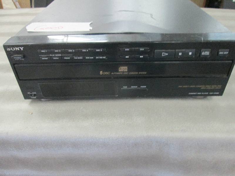 lot 132 image: Sony 5 Disc Changer-used, powers on...