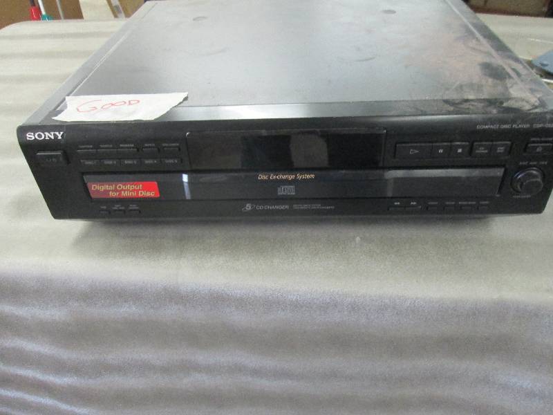 lot 139 image: Sony 5 Disc Changer-used, powers on...