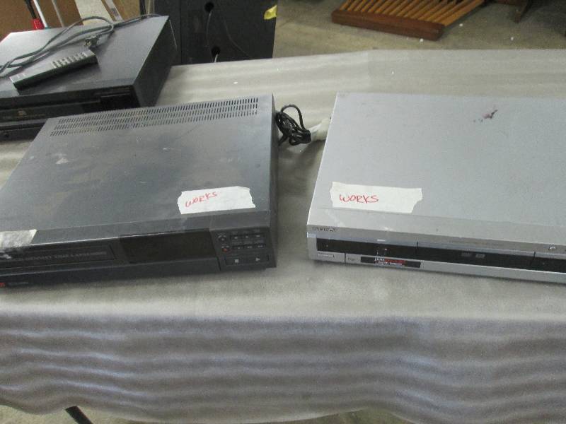 lot 153 image: GYYR VCR, Sony DVD Recorder- used, ...
