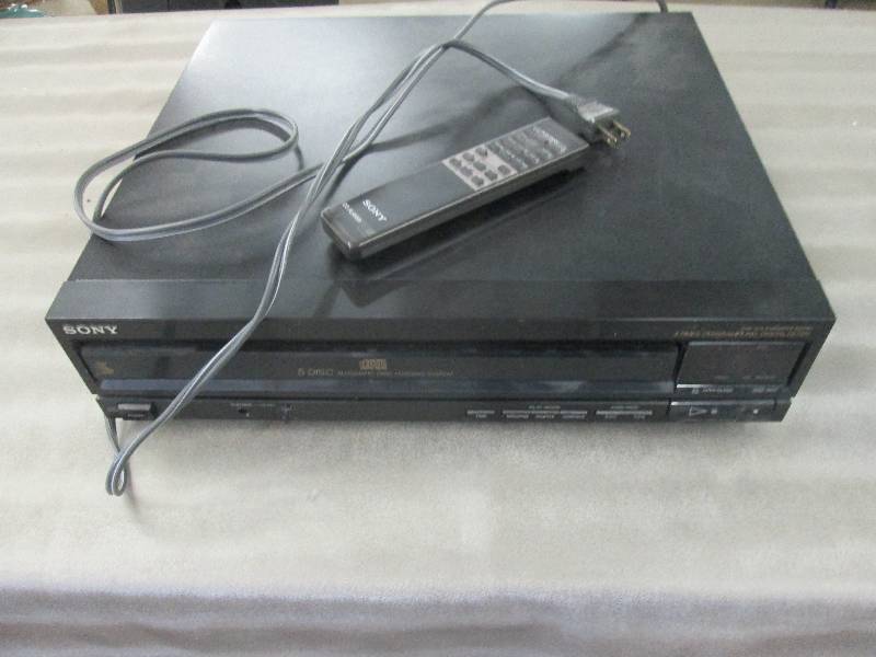 lot 154 image: Sony 5 Disc Changer-used, powers on...