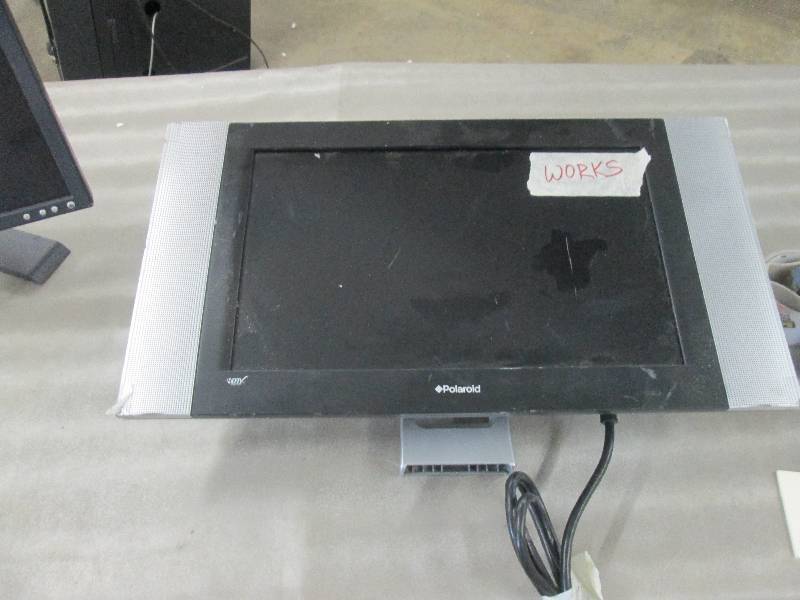 lot 162 image: Polaroid 17 inch HDTV- used, powers...