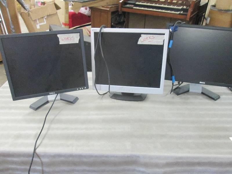 lot 163 image: Lot of 3 Monitors - used, power on...