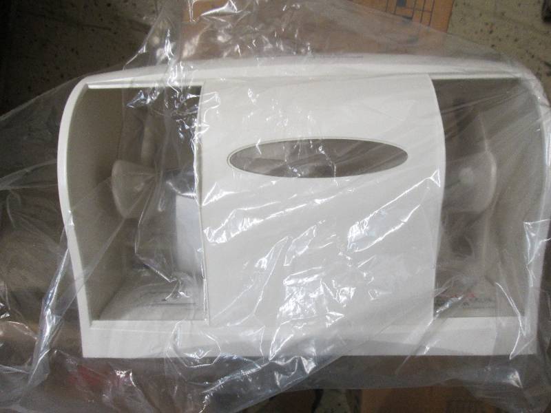 lot 235 image: Lot of 4 Kimberly Clark Coreless St...
