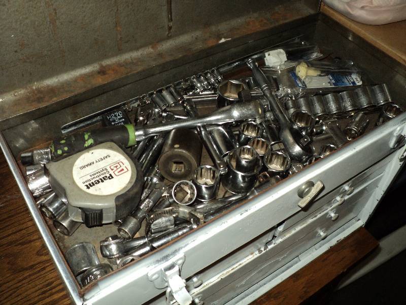 lot 17 image: tool box full of tools (see picture...