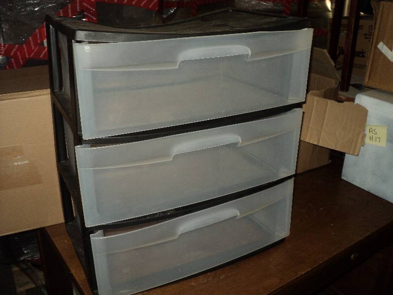 lot 21 image: 3 drawer plastic storage unit...