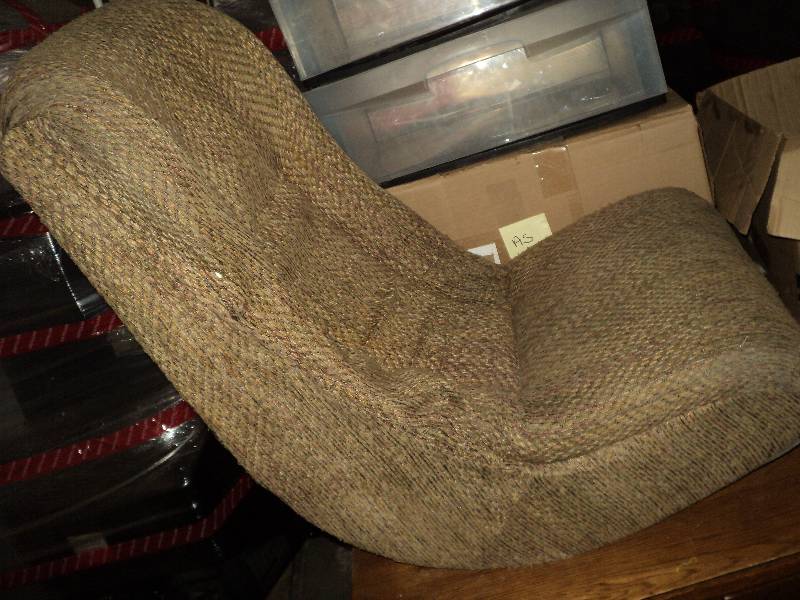 lot 24 image: video chair...