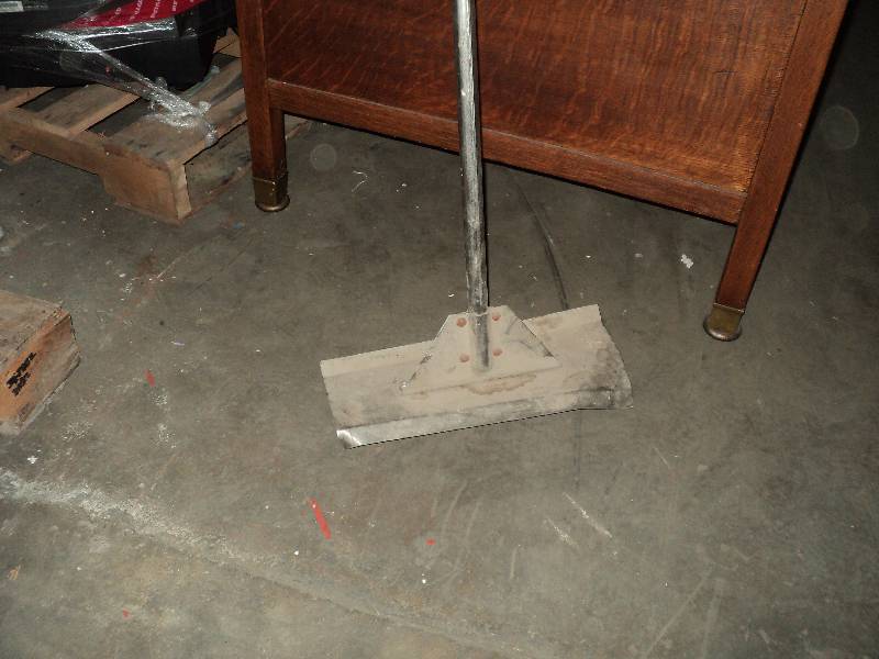 lot 25 image: metal scraper...