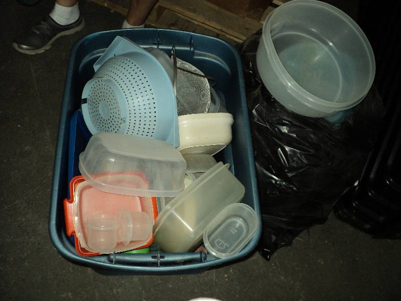 lot 32 image: tote of plastic storage containers...