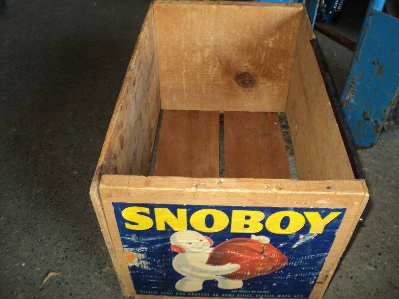 lot 37 image: snoboy box...