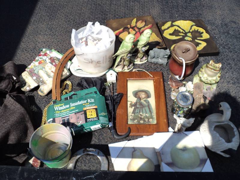 lot 41 image: box of bird figurines, pictures, ma...