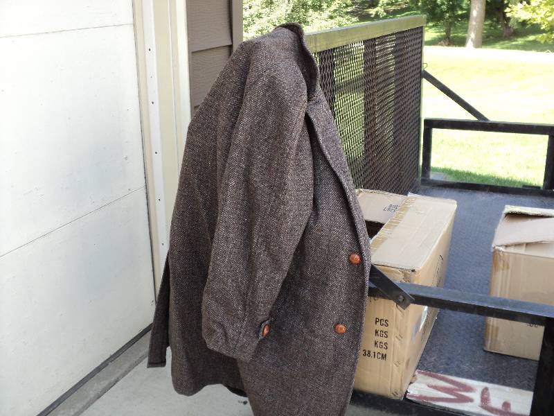 lot 42 image: vintage mens coat, size XL...