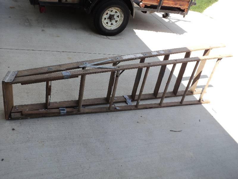 lot 54 image: 8ft wooden ladder...