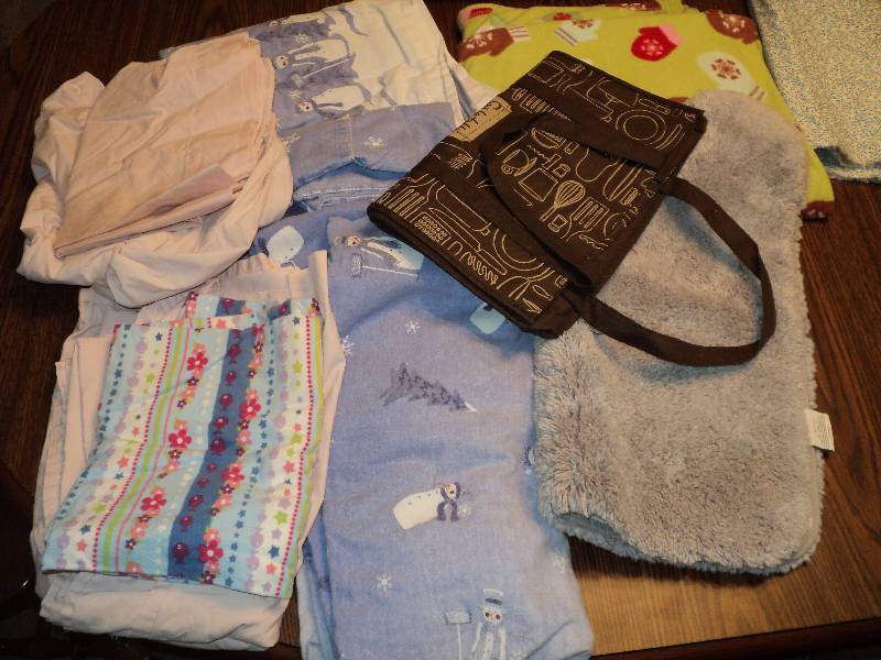 lot 68 image: twin size sheets and misc....