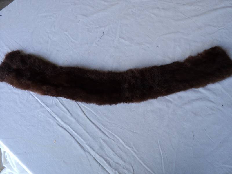 lot 74 image: fur collar...