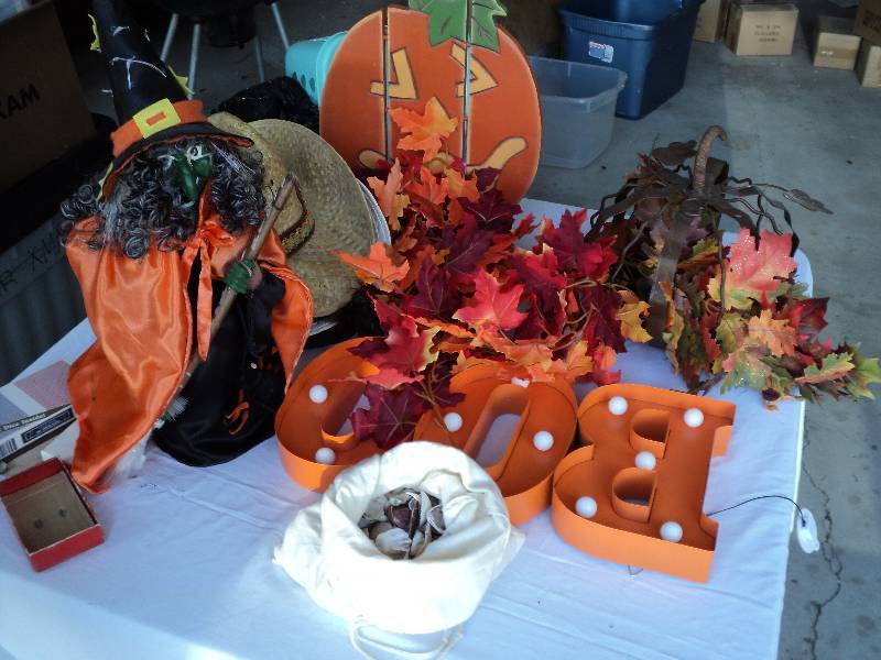 lot 78 image: box of halloween decorations...