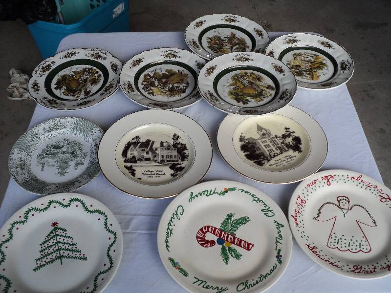 lot 84 image: christmas plate...