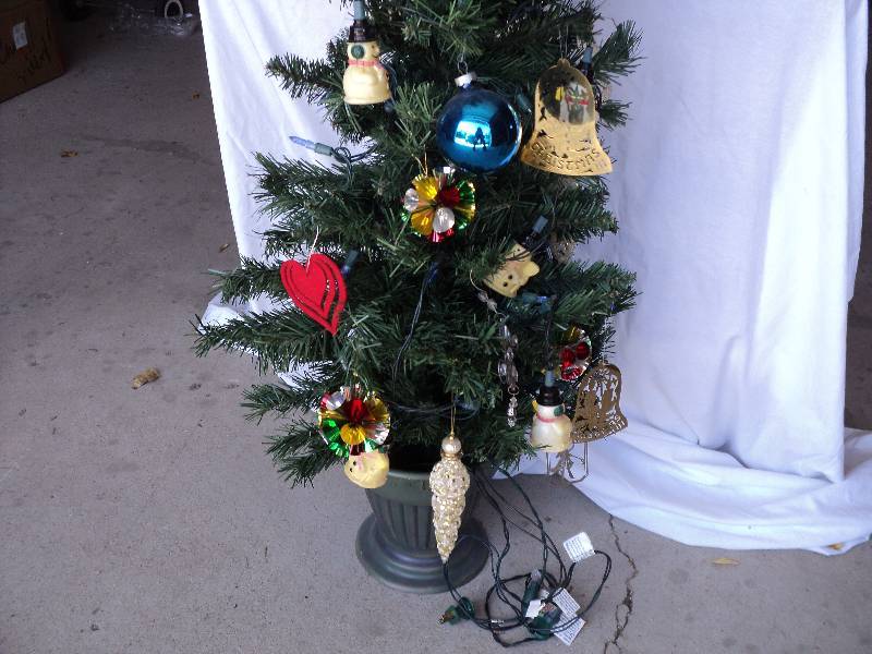 lot 91 image: 3 ft tree with ornaments...