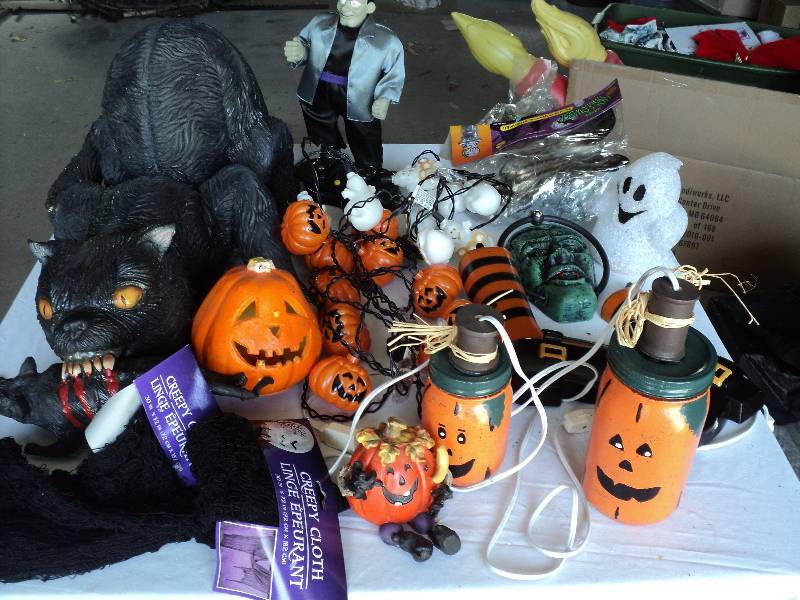 lot 93 image: box of halloween decorations...