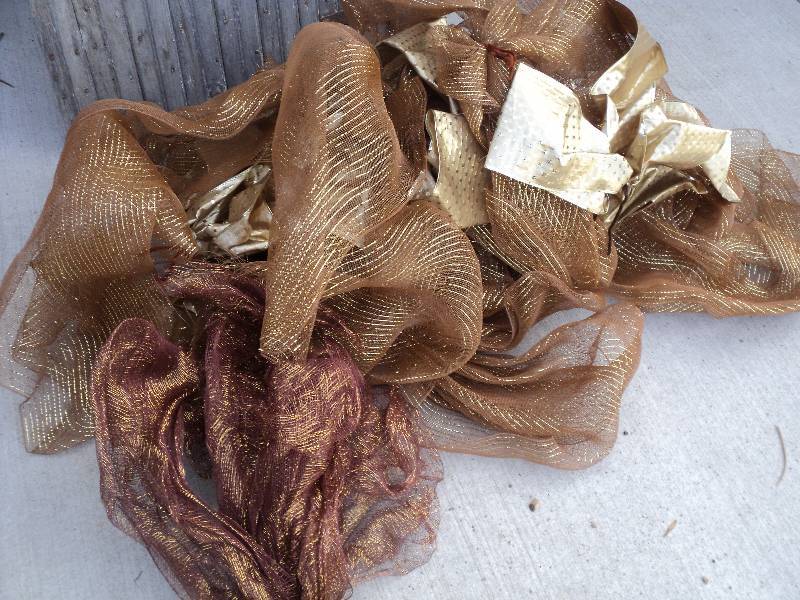 lot 122 image: lots of christmas ribbon...