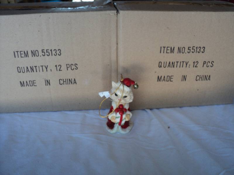 lot 134 image: 24 new bobble head cat christmas or...