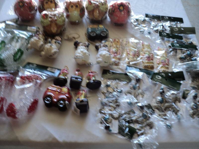 lot 135 image: 38 new assortment of christmas orna...