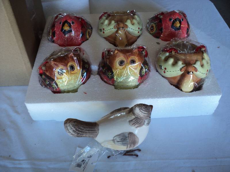 lot 141 image: 8 new birds and 6 assorted ornament...