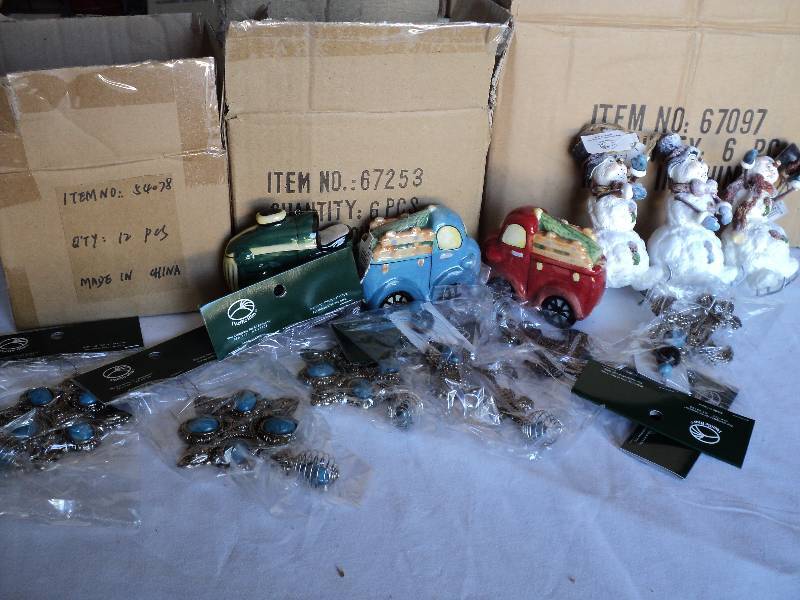 lot 148 image: 24 new christmas ornaments, 12 blue...