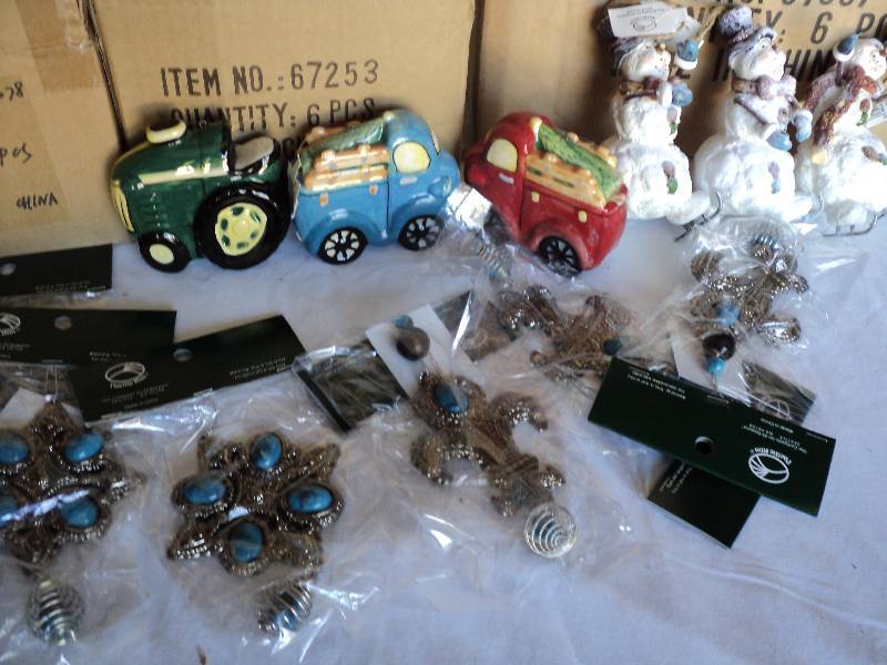 lot 150 image: 24 new christmas ornaments, 12 blue...