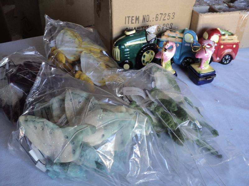 lot 152 image: 36 new butterfly picks, 6 trucks, a...