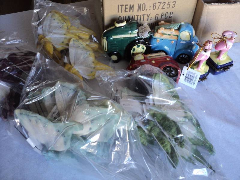 lot 153 image: 36 new butterfly picks, 6 trucks, a...