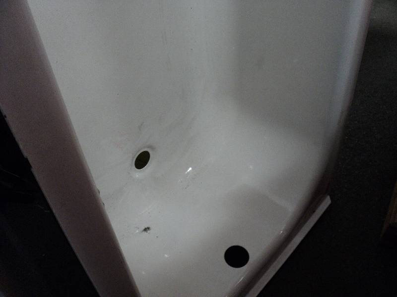 lot 166 image: 2 bath tubs...